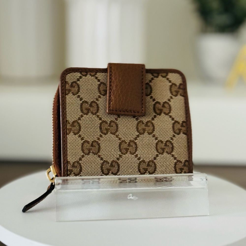 Gucci GG Canvas Compact Wallet - Picture 11 of 12